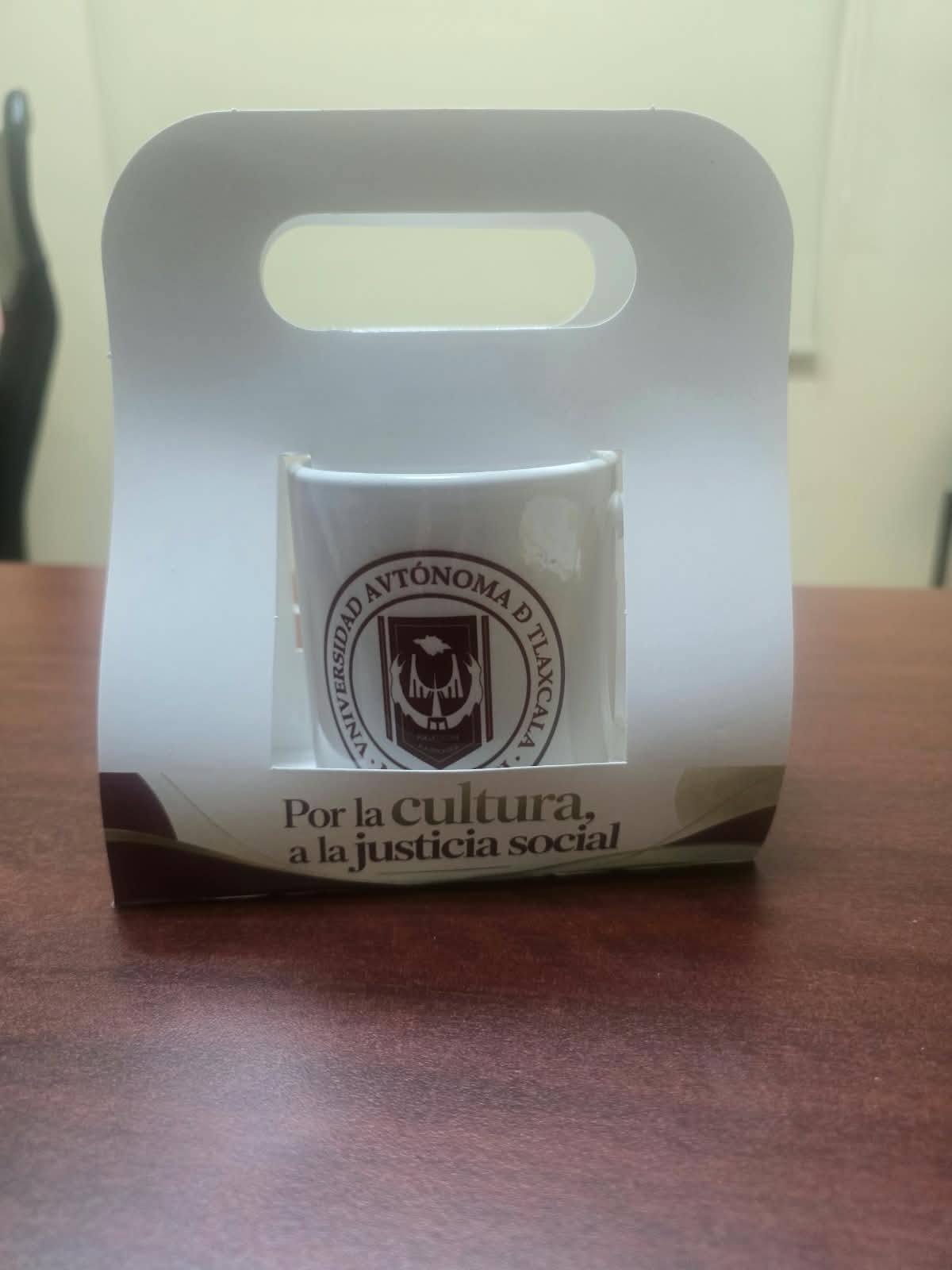 Escudo UATx y Empaque